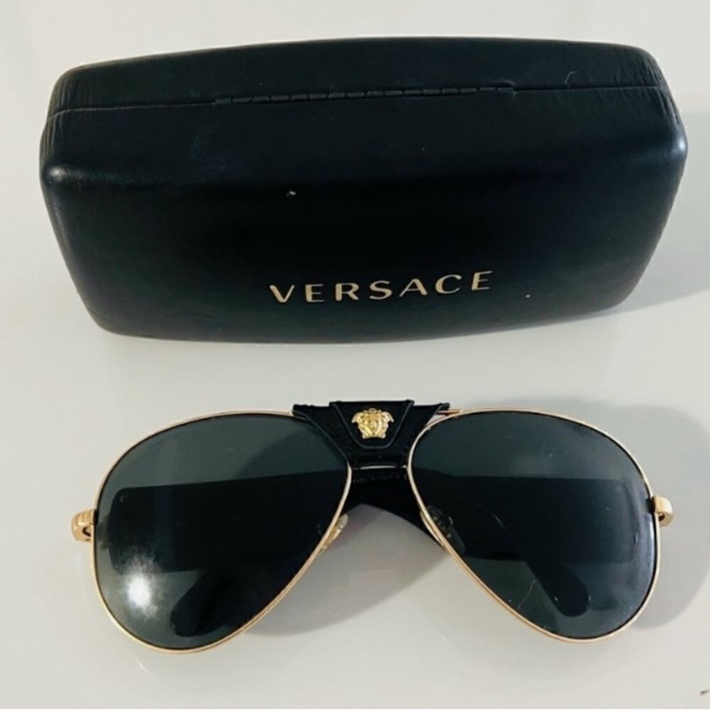 Versace VE2150Q Aviator Unisex Sunglasses Authentic and Great Condition